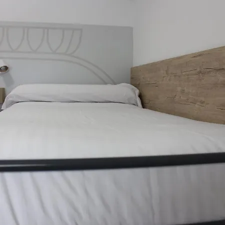 Gasthuis Deluxe Hostels&suites 4*