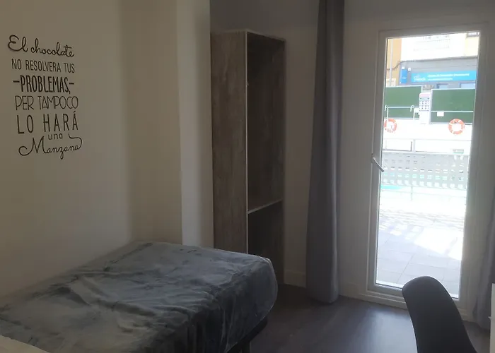 Deluxe & Casa de hóspedes 2*