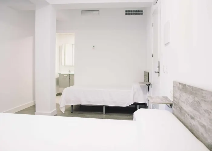 Deluxe & Casa de hóspedes 2*